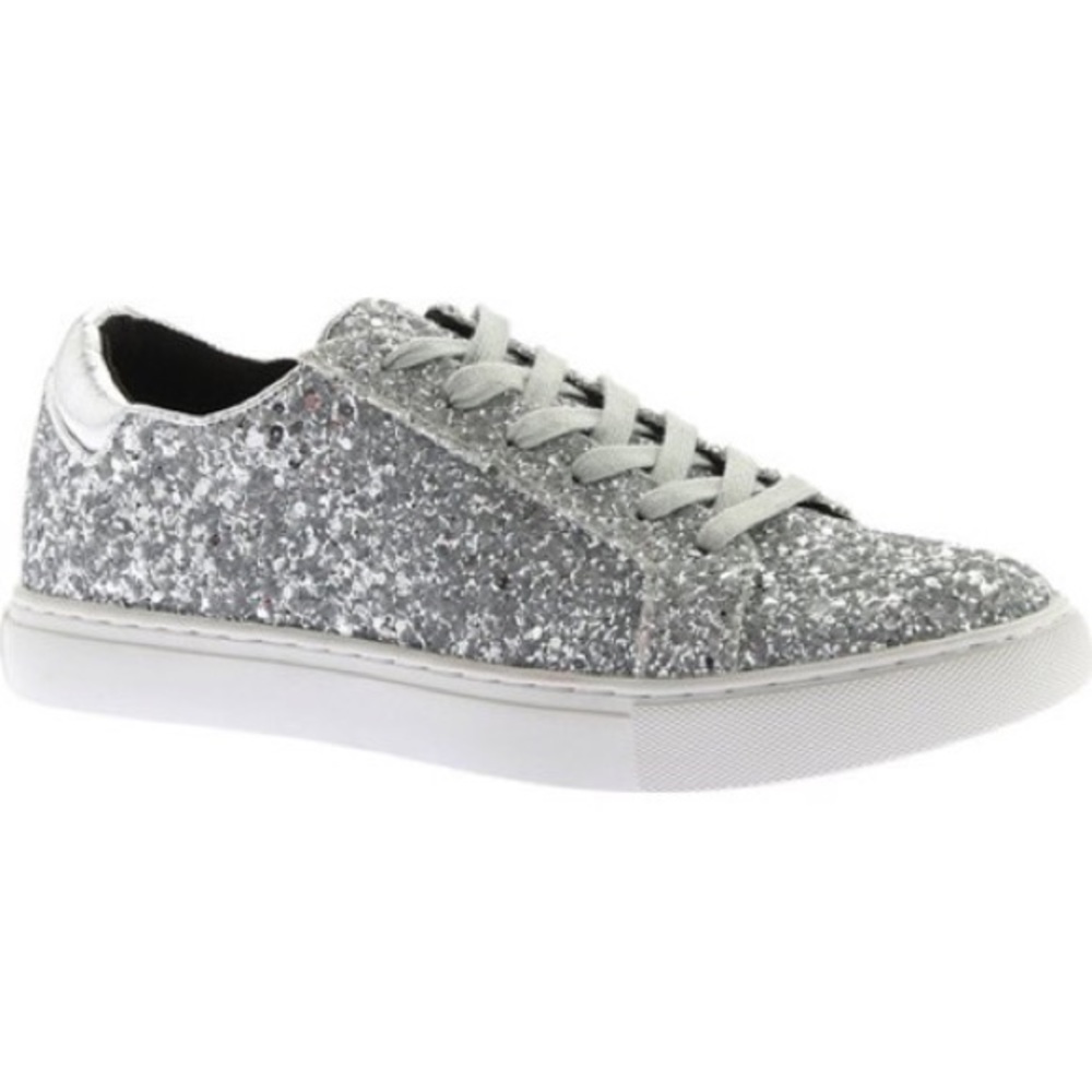 Women’s size 7 NIB NWT silver shoe